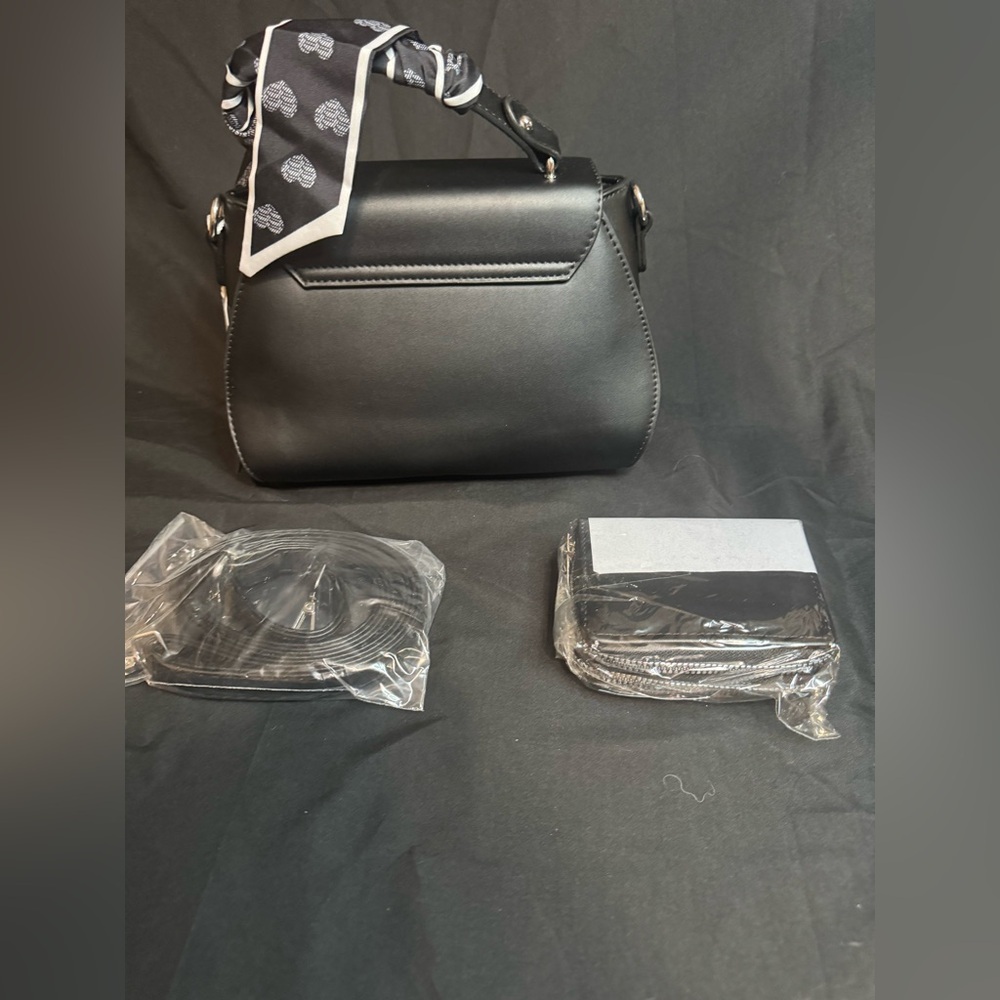 Elegant Black Handbag and wallet set - Picture 3 of 6
